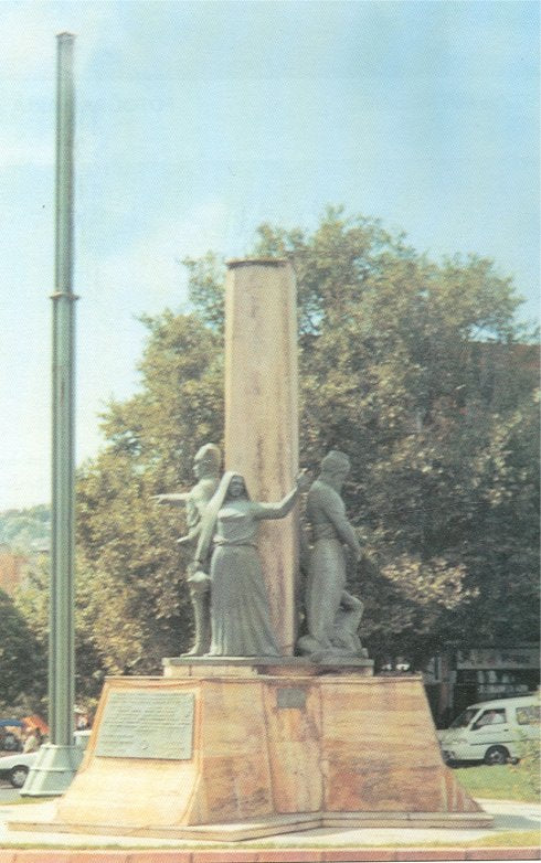 Cumhuriyet Maraş - Atatürk Anıtları