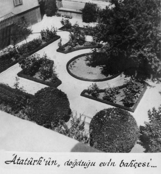 Atatürkün doğduğu evin bahçesi