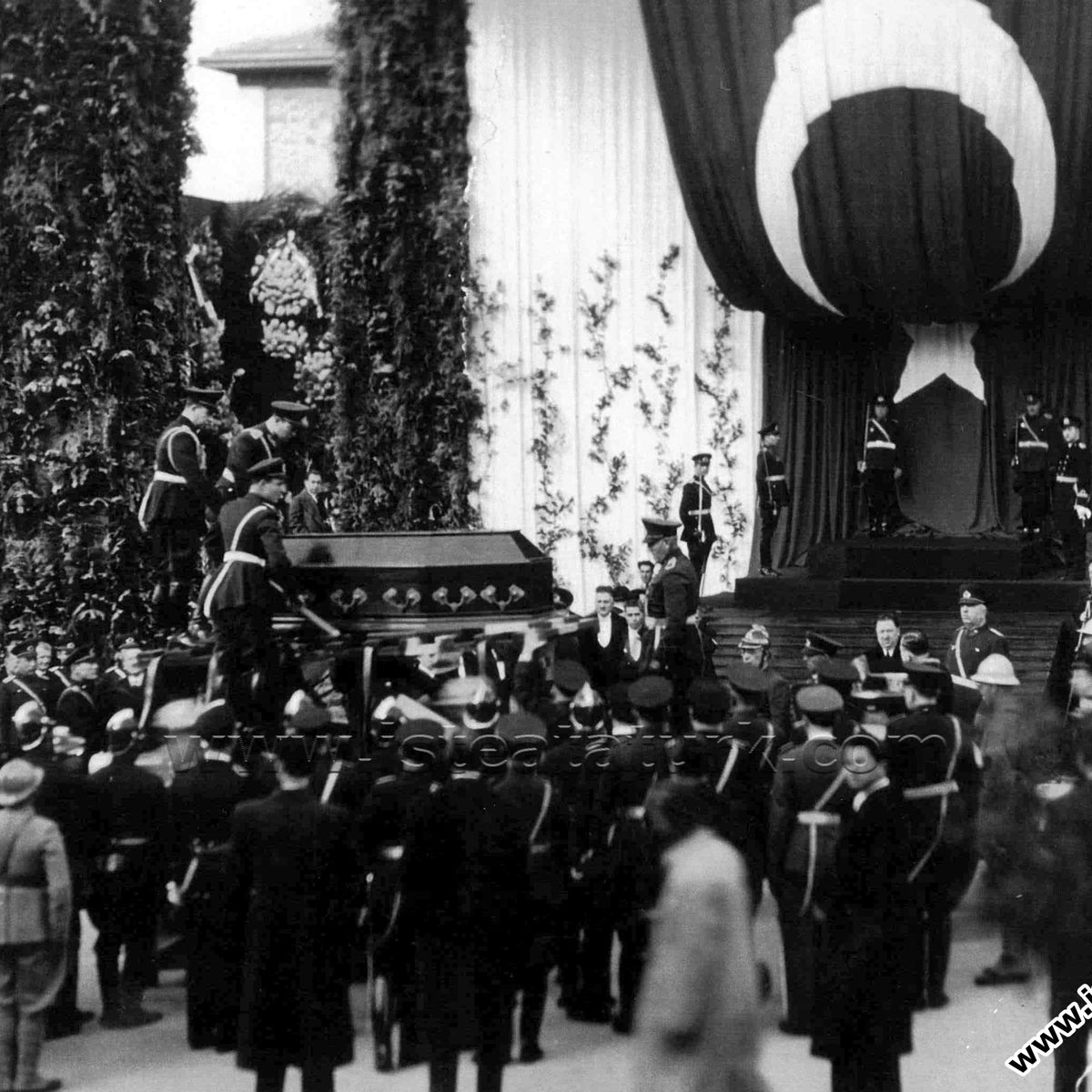 Atatürk'ün Cenaze Töreni ve Anıtkabire Nakledilmesi