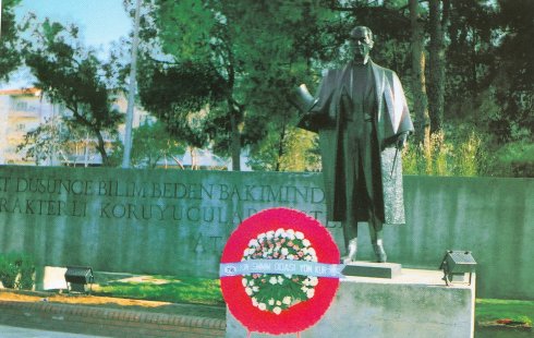 Aydın - Atatürk Anıtları