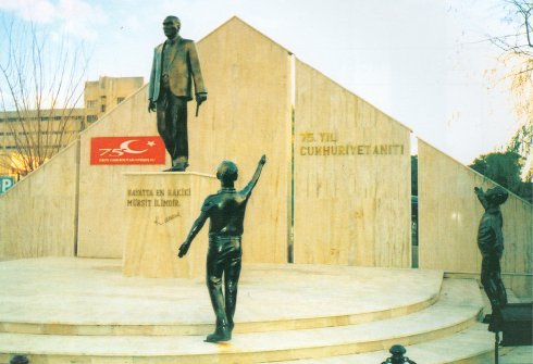 Atatürk Anıtları - Aydın