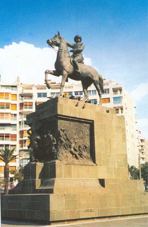 Cumhuriyet Maraş - Atatürk Anıtları
