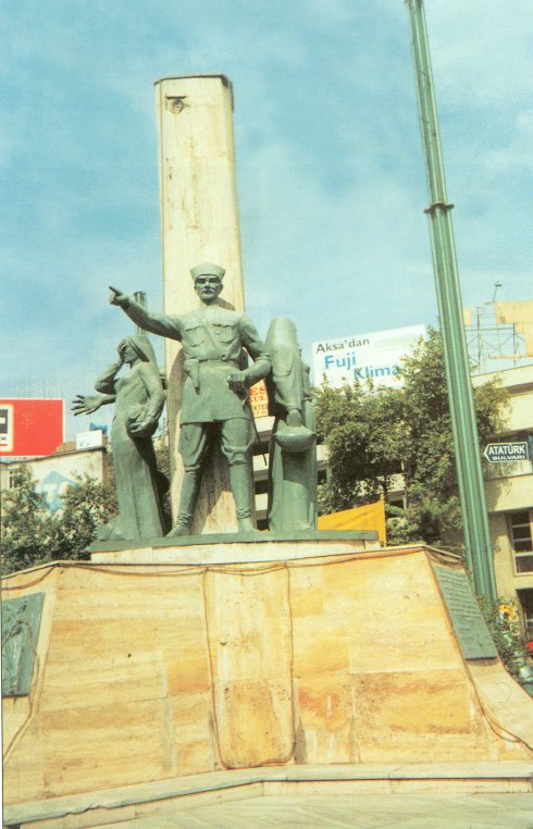 Cumhuriyet Maraş - Atatürk Anıtları