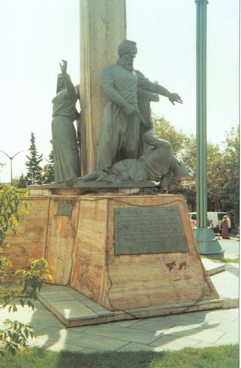 Cumhuriyet Maraş - Atatürk Anıtları