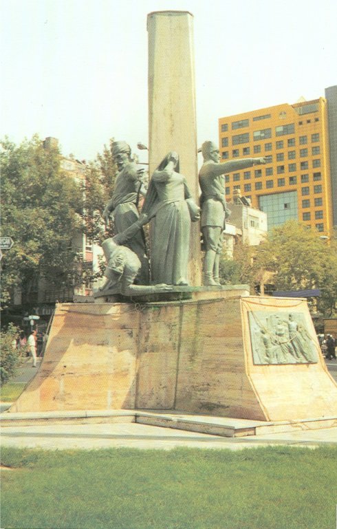 Cumhuriyet Maraş - Atatürk Anıtları