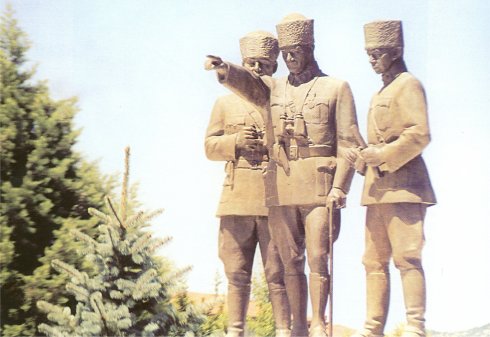 Dumlupınar - Atatürk Anıtları