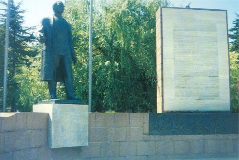 Eskişehir - Atatürk Anıtları